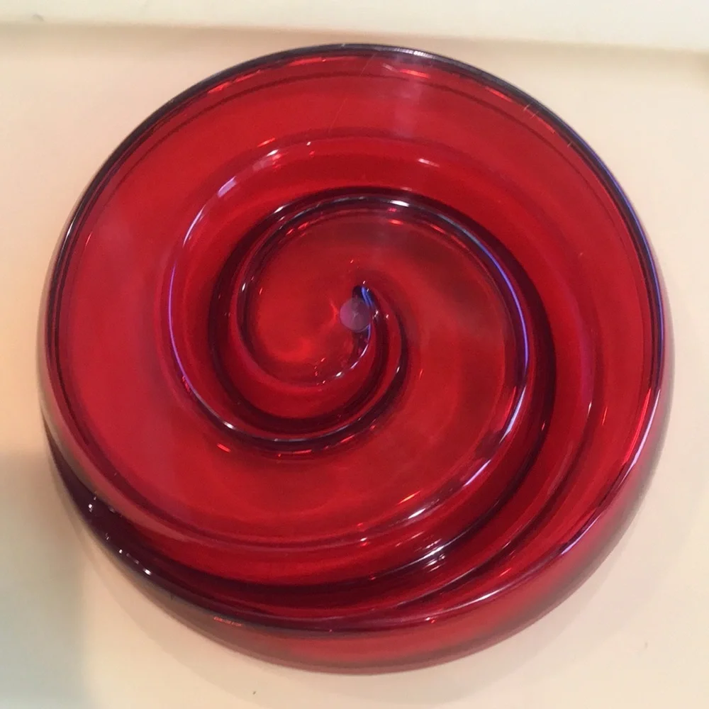Tray Red Round Swirl Plastic Tray